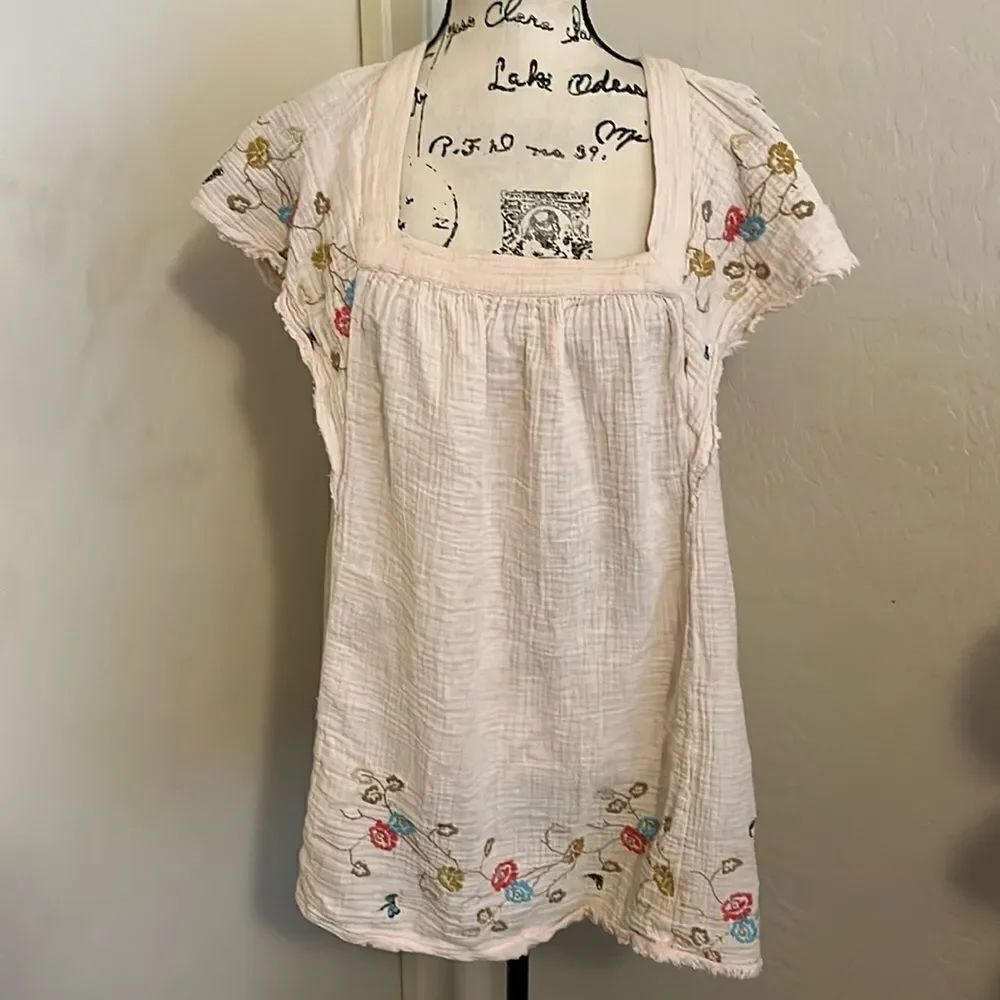 Anthropologie Boho Floral Bee Embroidered Top Cottage Core Feminine Prairie
